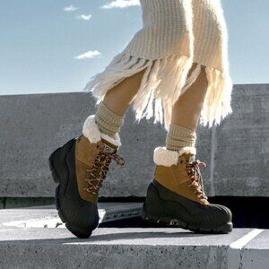 Ugg | Adoriam Waterproof Hiking Boots | Winter Boots | Women's | Size 9